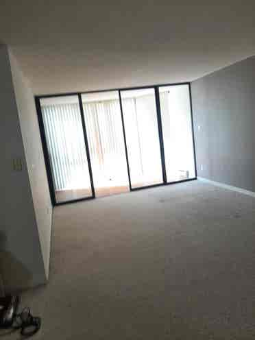 Large1-Bdrm+Den CondoSqOne, Mississ