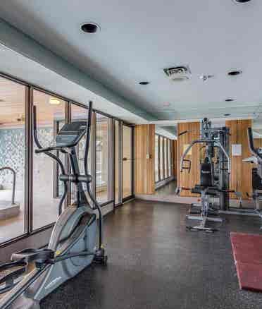 Large1-Bdrm+Den CondoSqOne, Mississ