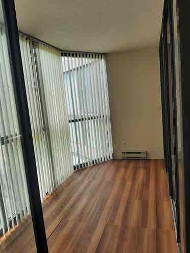 Large1-Bdrm+Den CondoSqOne, Mississ