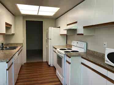Large1-Bdrm+Den CondoSqOne, Mississ