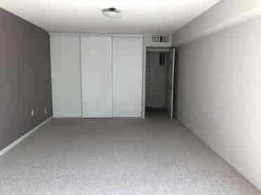 Large1-Bdrm+Den CondoSqOne, Mississ