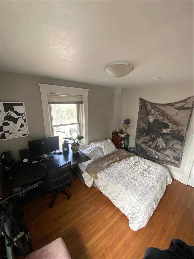 One bedroom apartment on the Hill