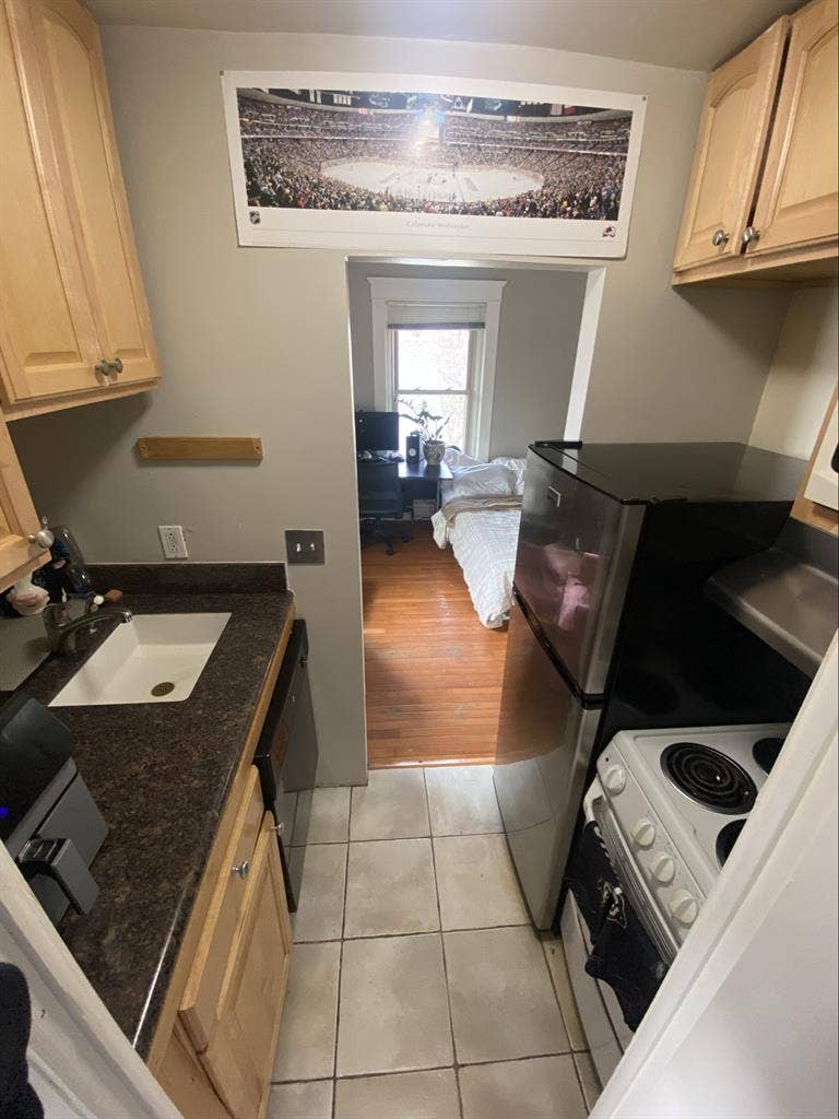 One bedroom apartment on the Hill