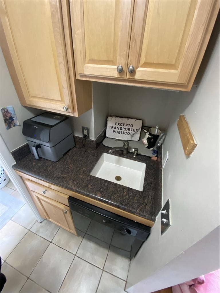 One bedroom apartment on the Hill