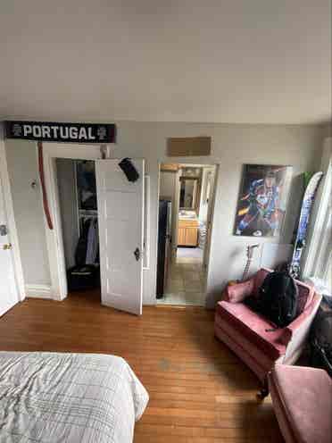 One bedroom apartment on the Hill
