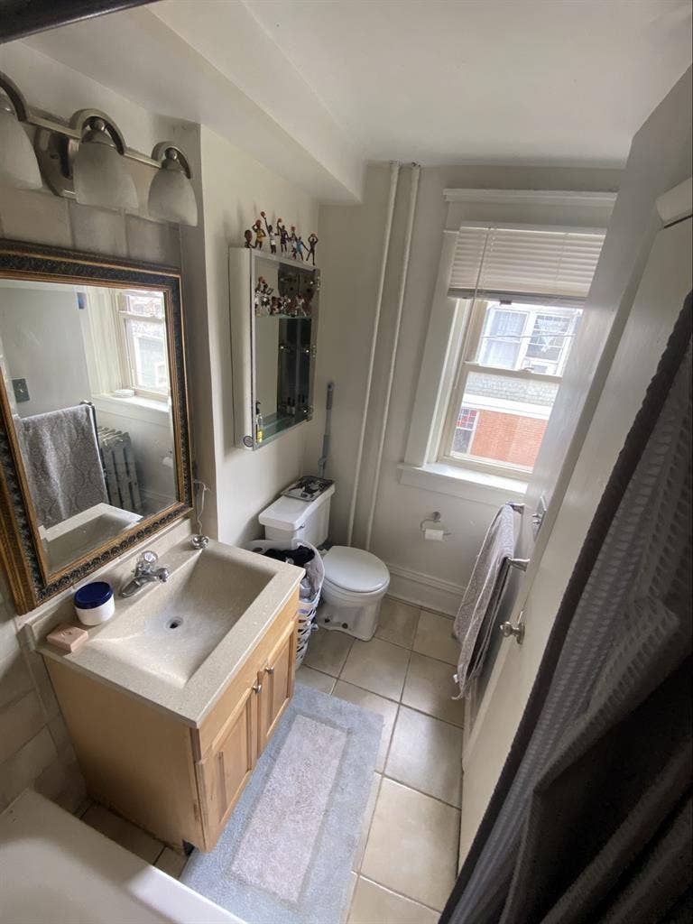One bedroom apartment on the Hill
