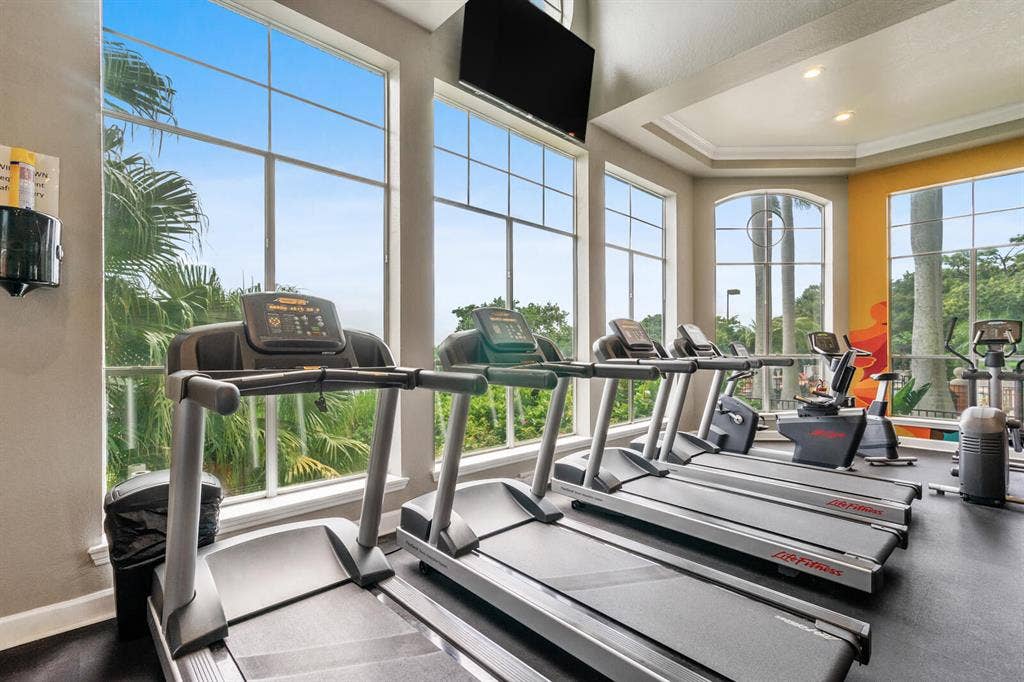 Sublease available, bath!