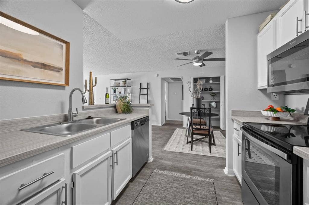 Room w/ bathroom in Chandler, AZ!