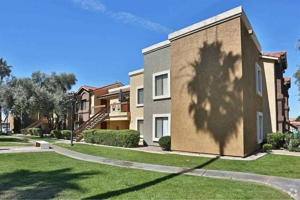 Room w/ bathroom in Chandler, AZ!
