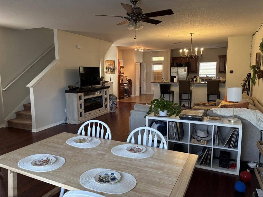 Large Room in cute female townhome