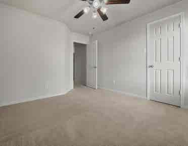 1 bedroom avaliable in houseshare