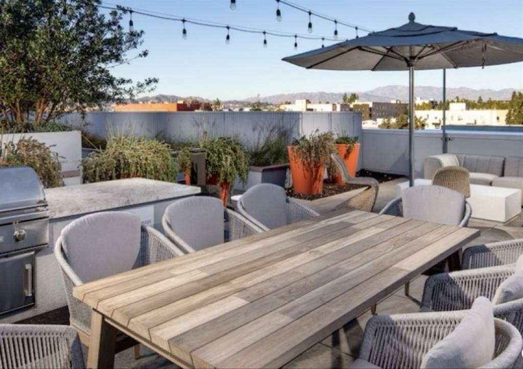 Furnished b
for rent in DTLA!