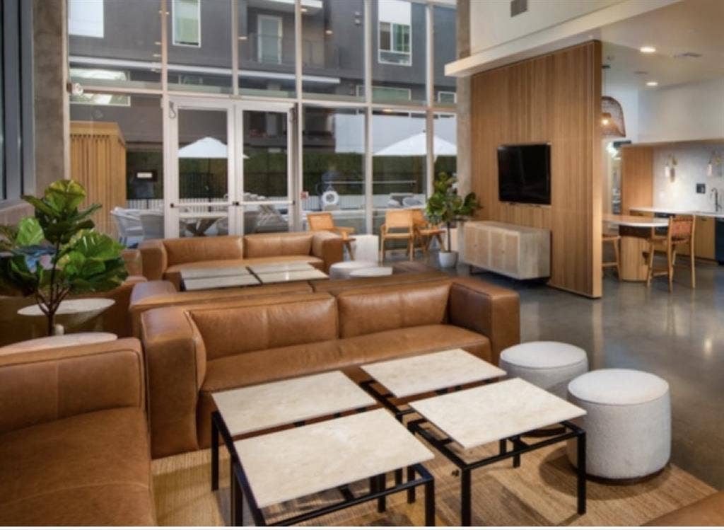 Furnished b
for rent in DTLA!