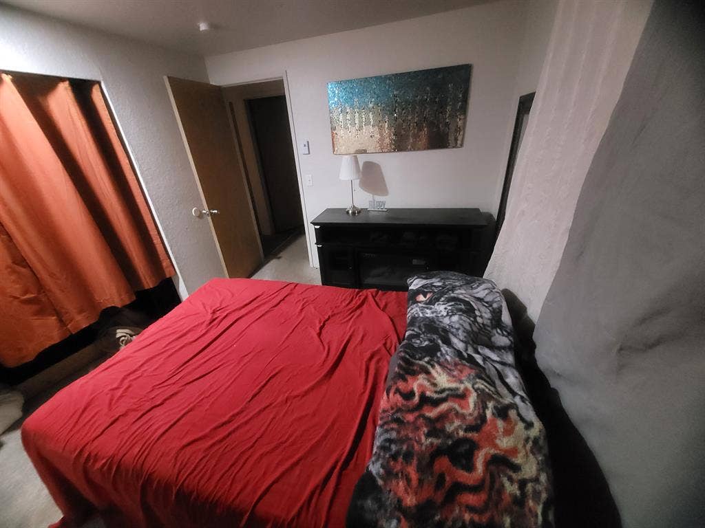 FURNISHED PRIVATE BEDROOM FOR RENT