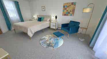 Sunny furnished room in townhouse