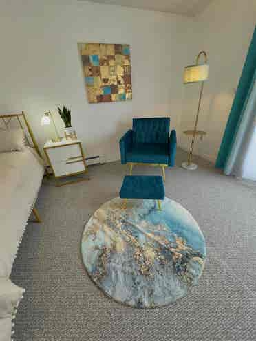 Sunny furnished room in townhouse