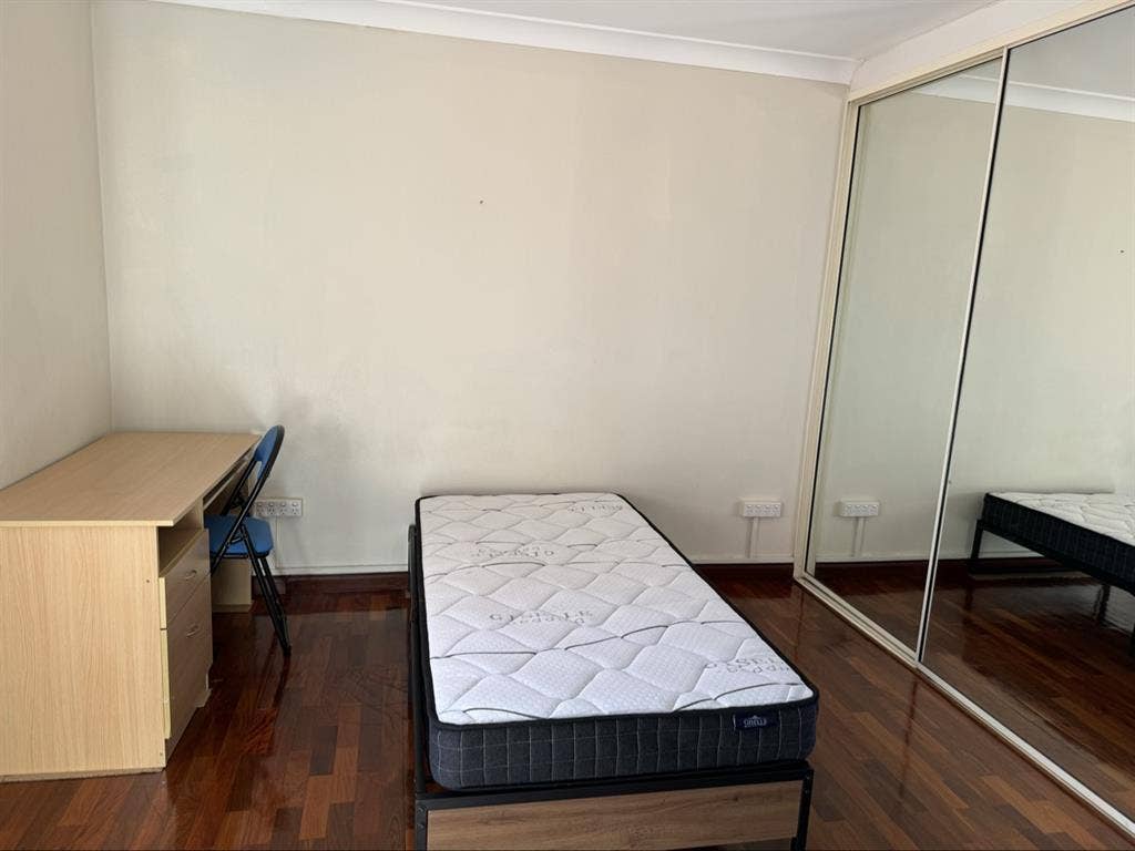 Ensuite room available