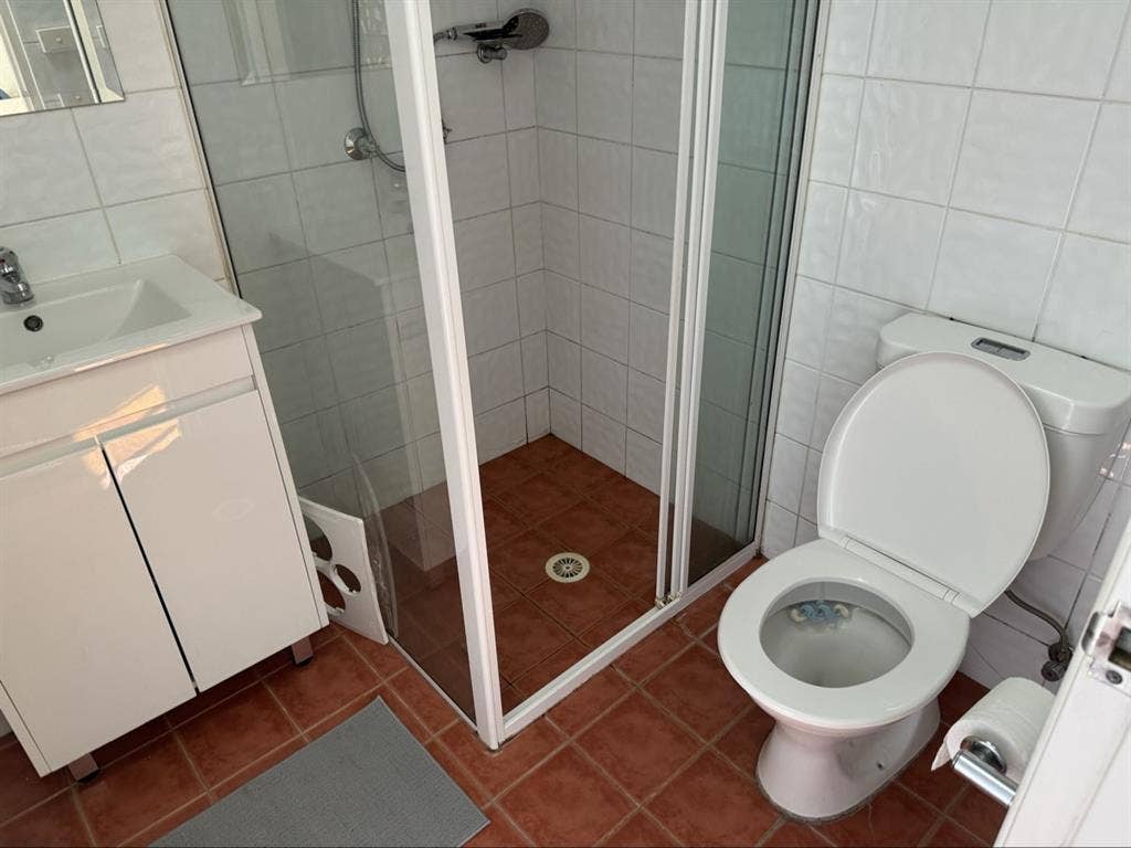 Ensuite room available