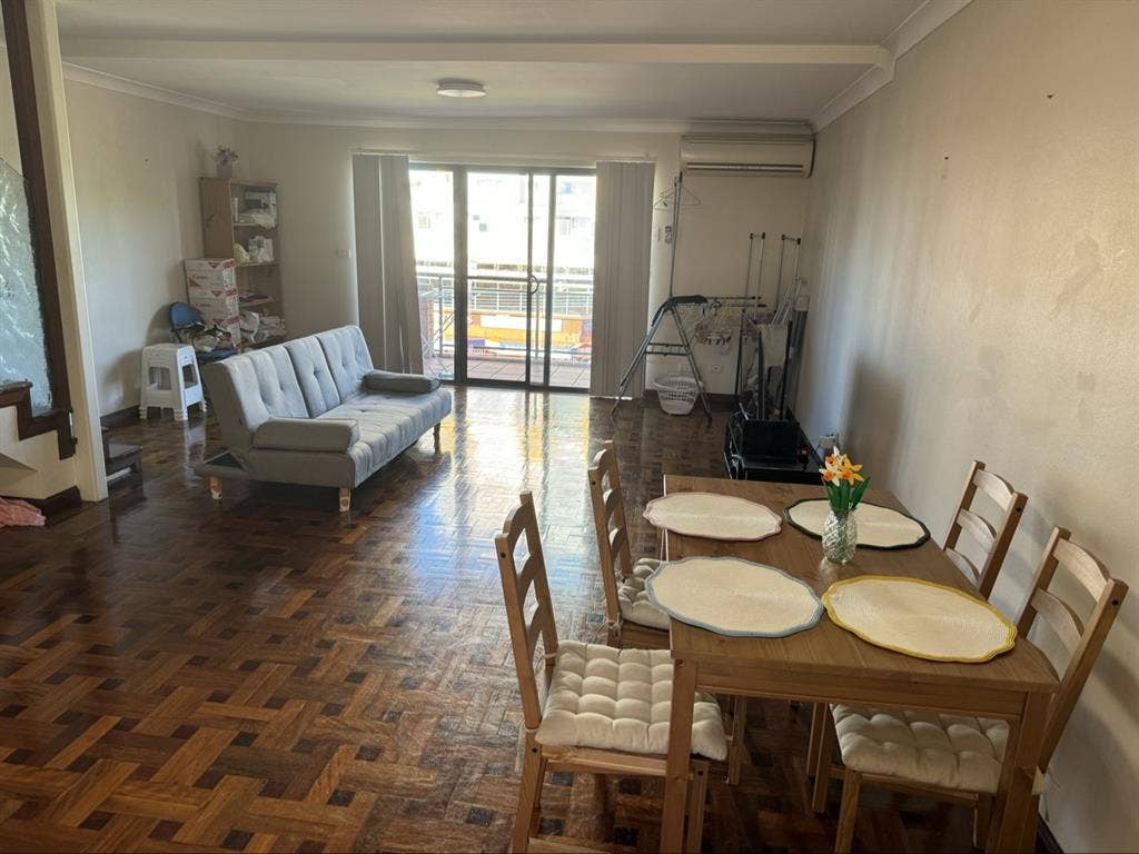 Ensuite room available