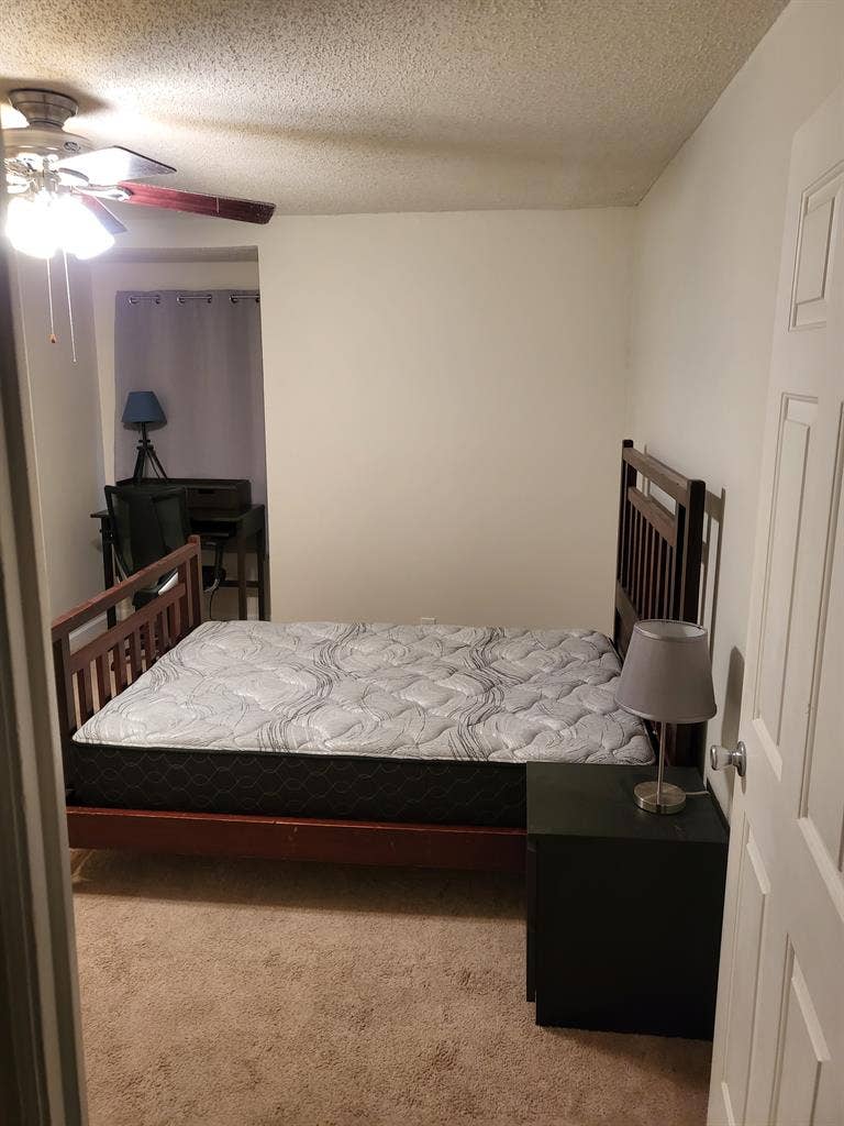 Furnished room w/ private bathroom