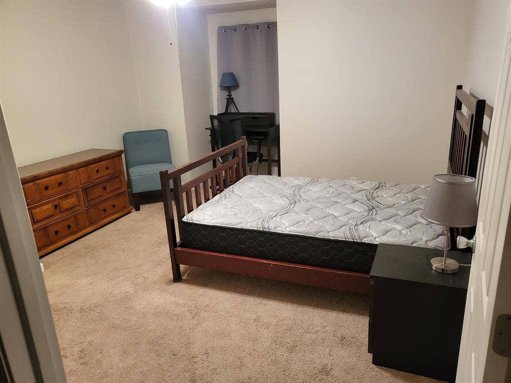 Furnished room w/ private bathroom