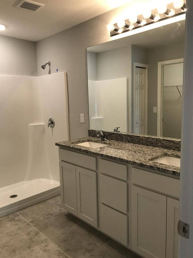 Master Bedroom w/ Private Bathroom