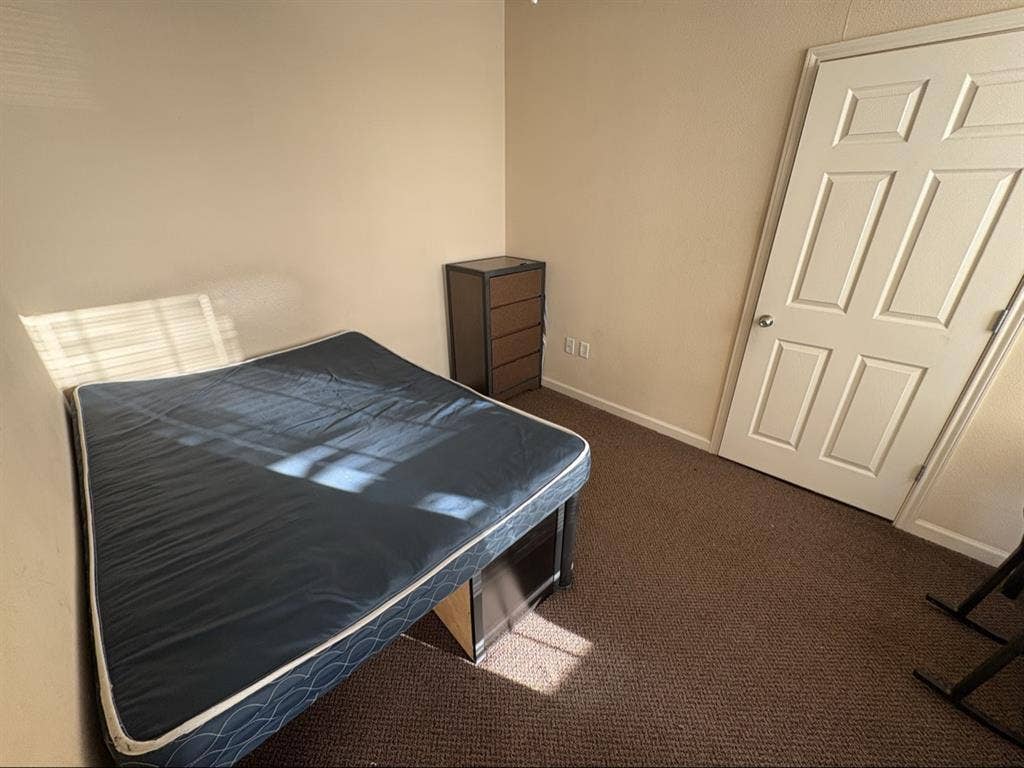 Encore at Sam Houston room sublease