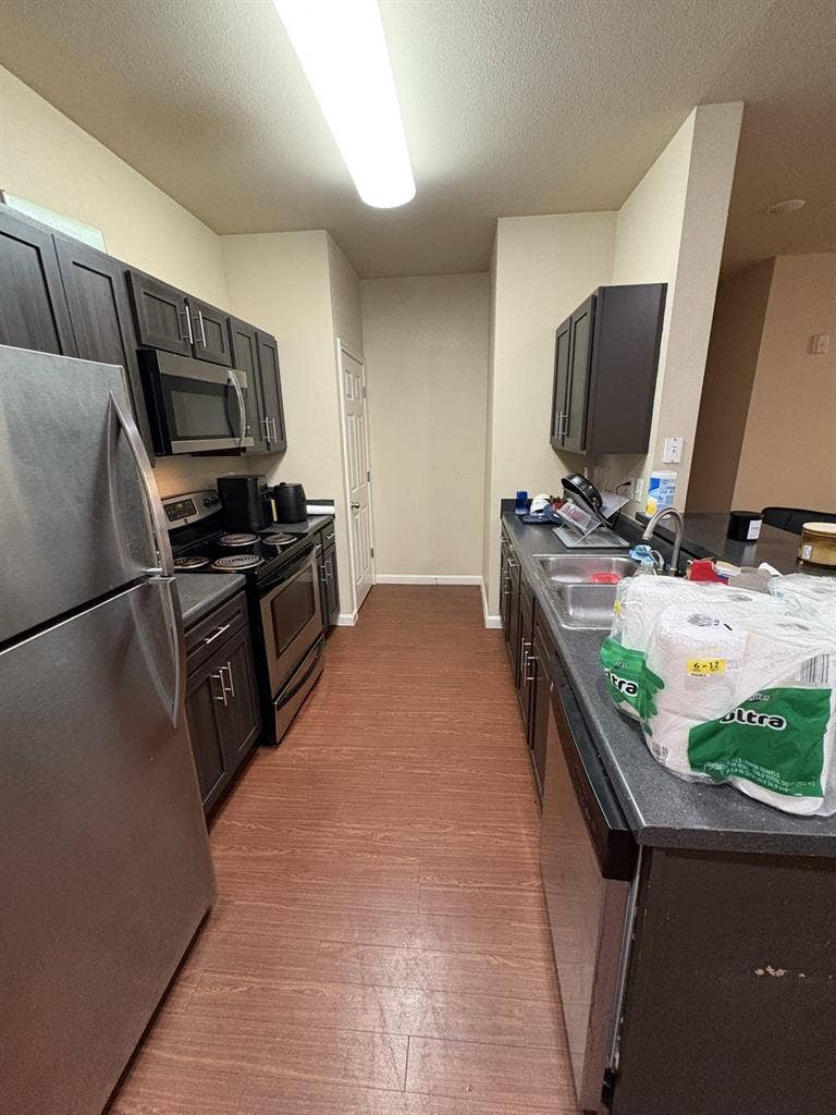Encore at Sam Houston room sublease