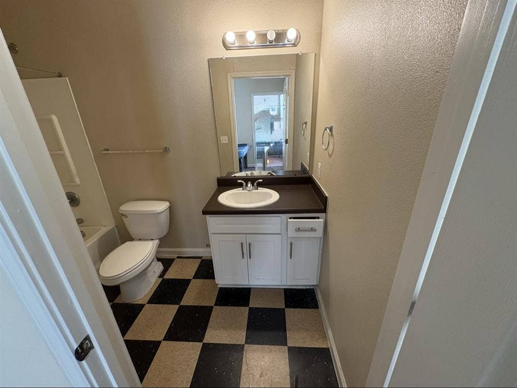 Encore at Sam Houston room sublease