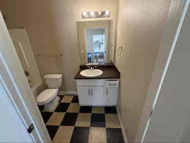 Encore at Sam Houston room sublease