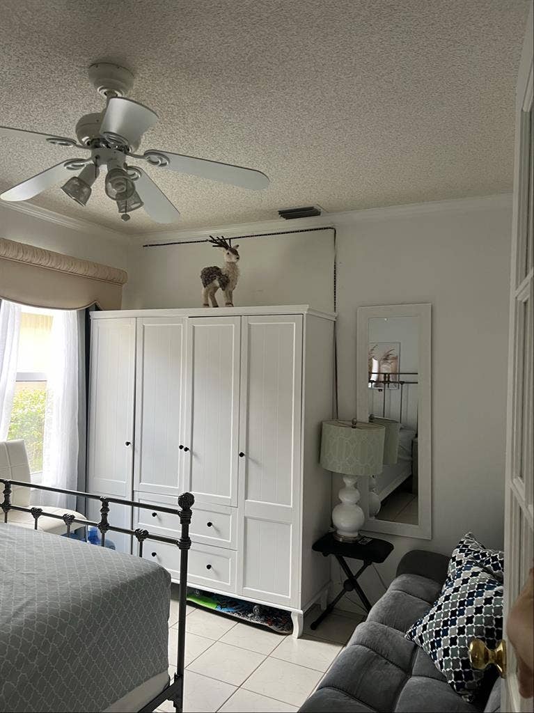 Small furnished room for rentt