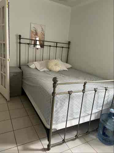 Small furnished room for rentt