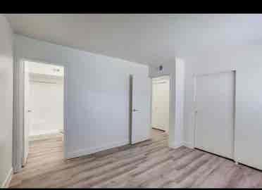 Private room available inTempe $