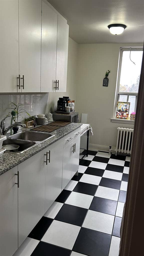 Spacious room in Yonge and Eglinton