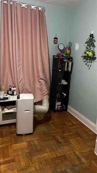 Spacious room in Yonge and Eglinton