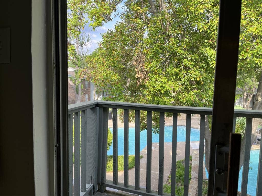Female roommate wanted ba