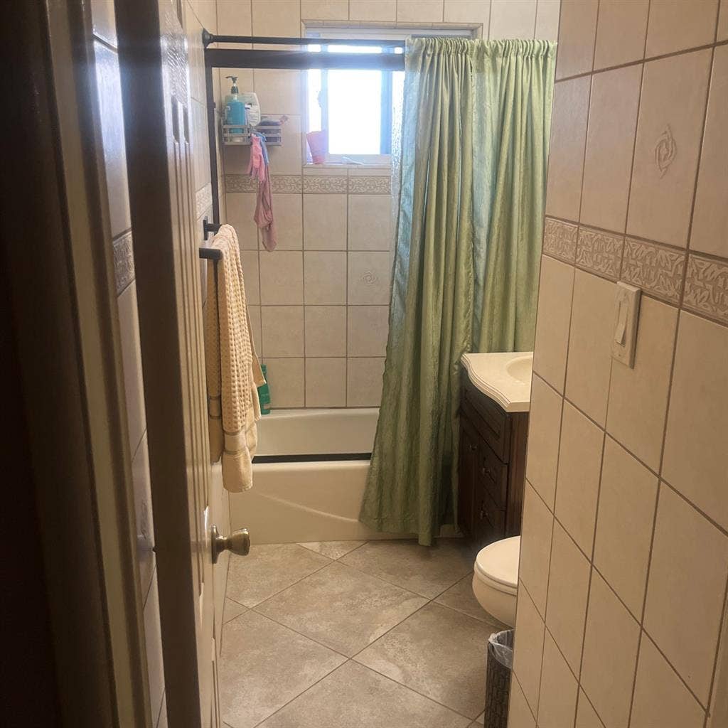 Room for rent,Shared restroom. $