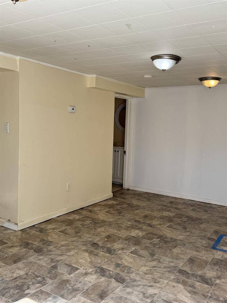 1 bedroom and 1 bath n backyard