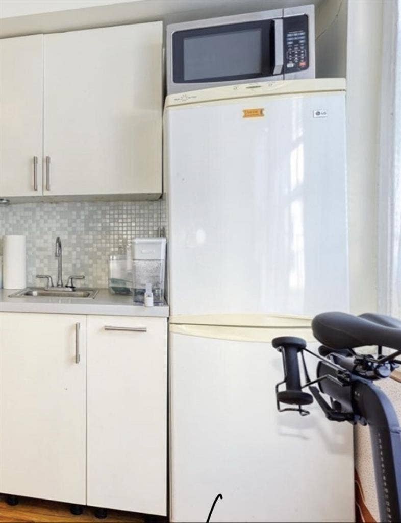 One bedroom for rent!!