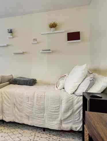 One bedroom for rent!!