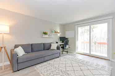 Commuter friendly location near
