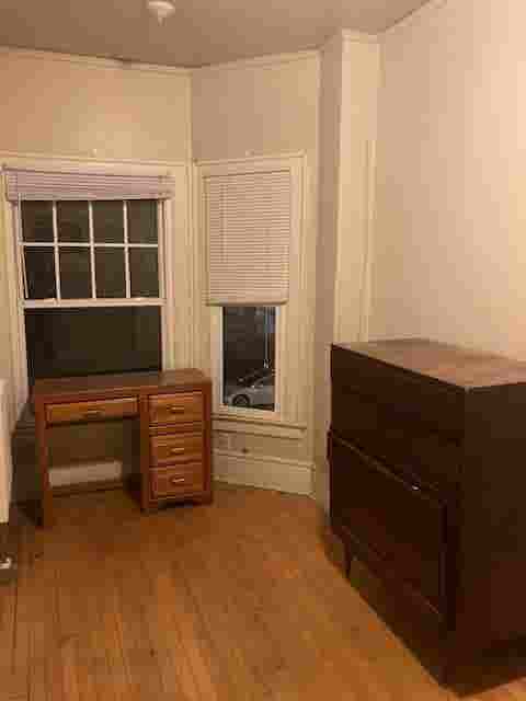 Looking for 2 roommates