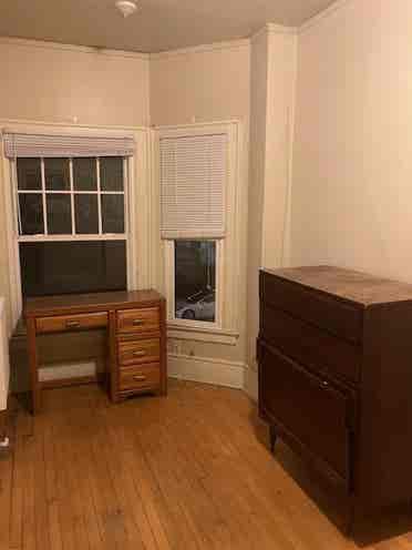 Looking for 2 roommates