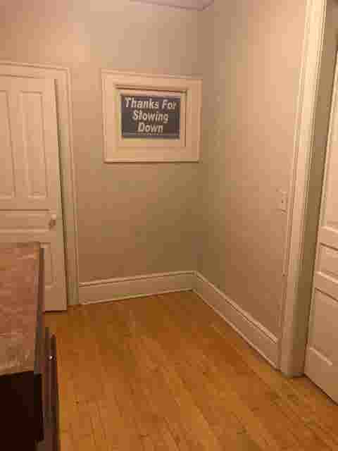 Looking for 2 roommates