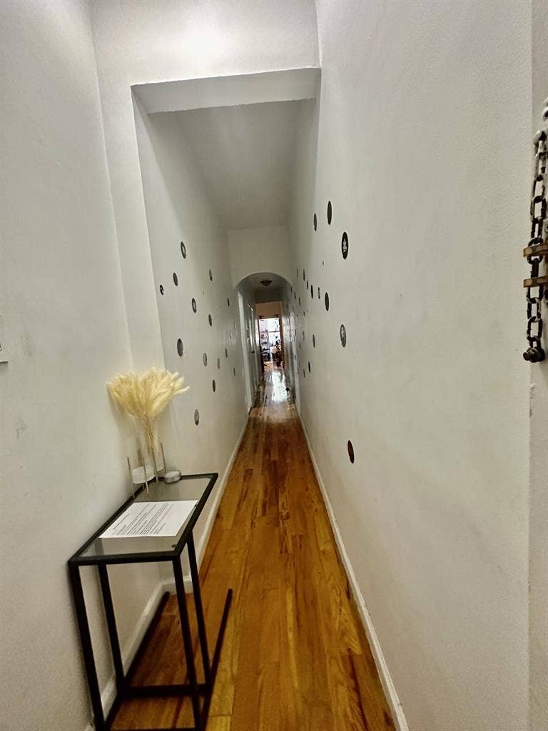 Offering a long term sublet (yr)