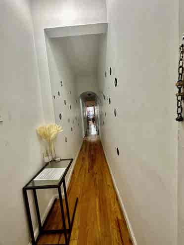 Offering a long term sublet (yr)