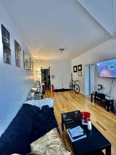 Offering a long term sublet (yr)