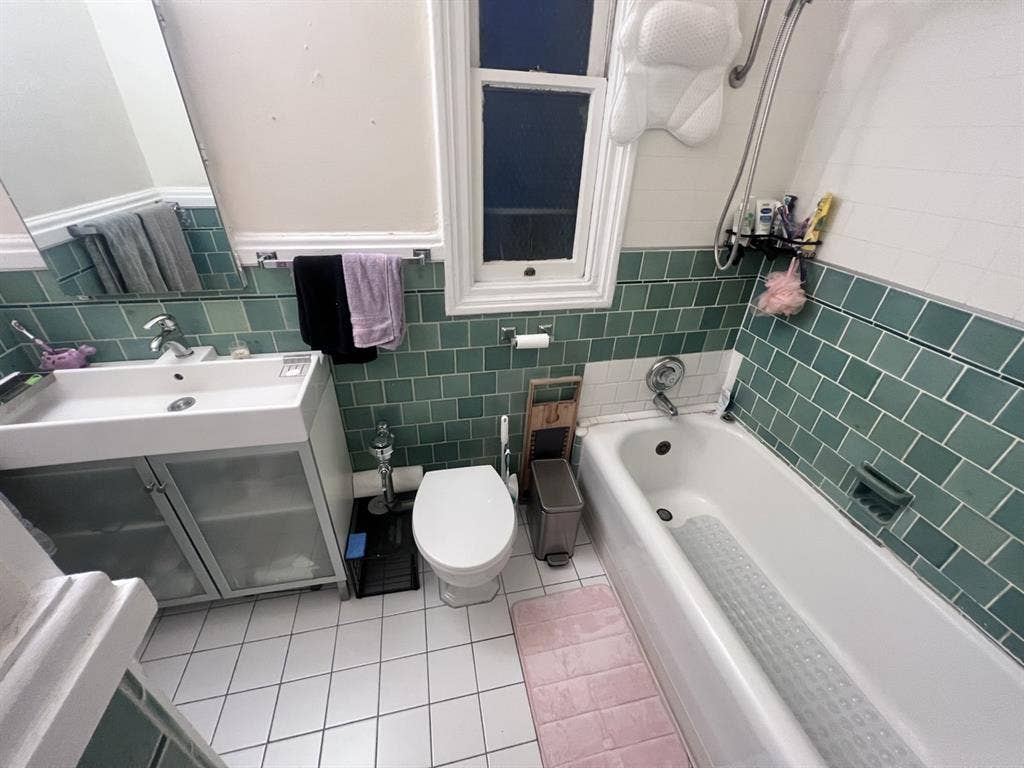 Spacious apt right on Lake Merrit