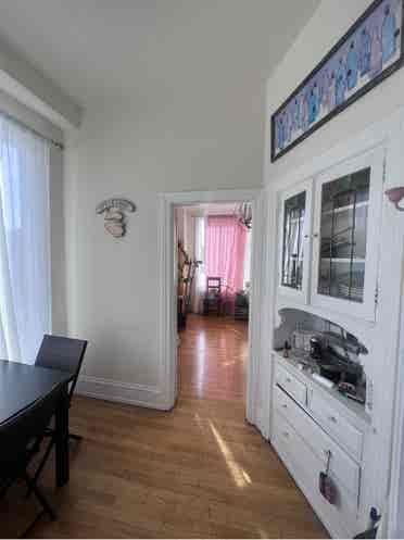 Spacious apt right on Lake Merrit