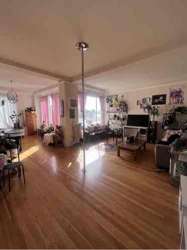 Spacious apt right on Lake Merrit